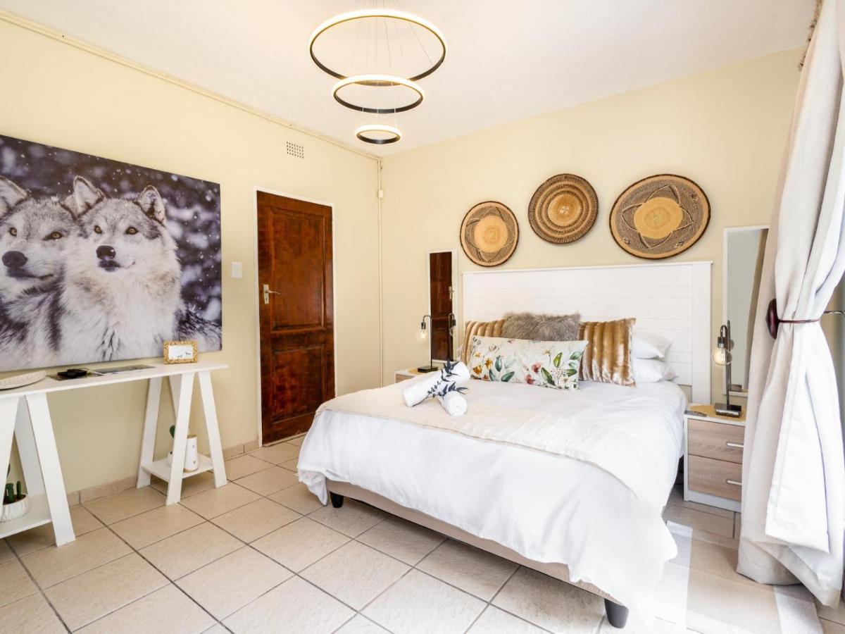 Woelfe Krantz Accommodation Mbombela Room photo